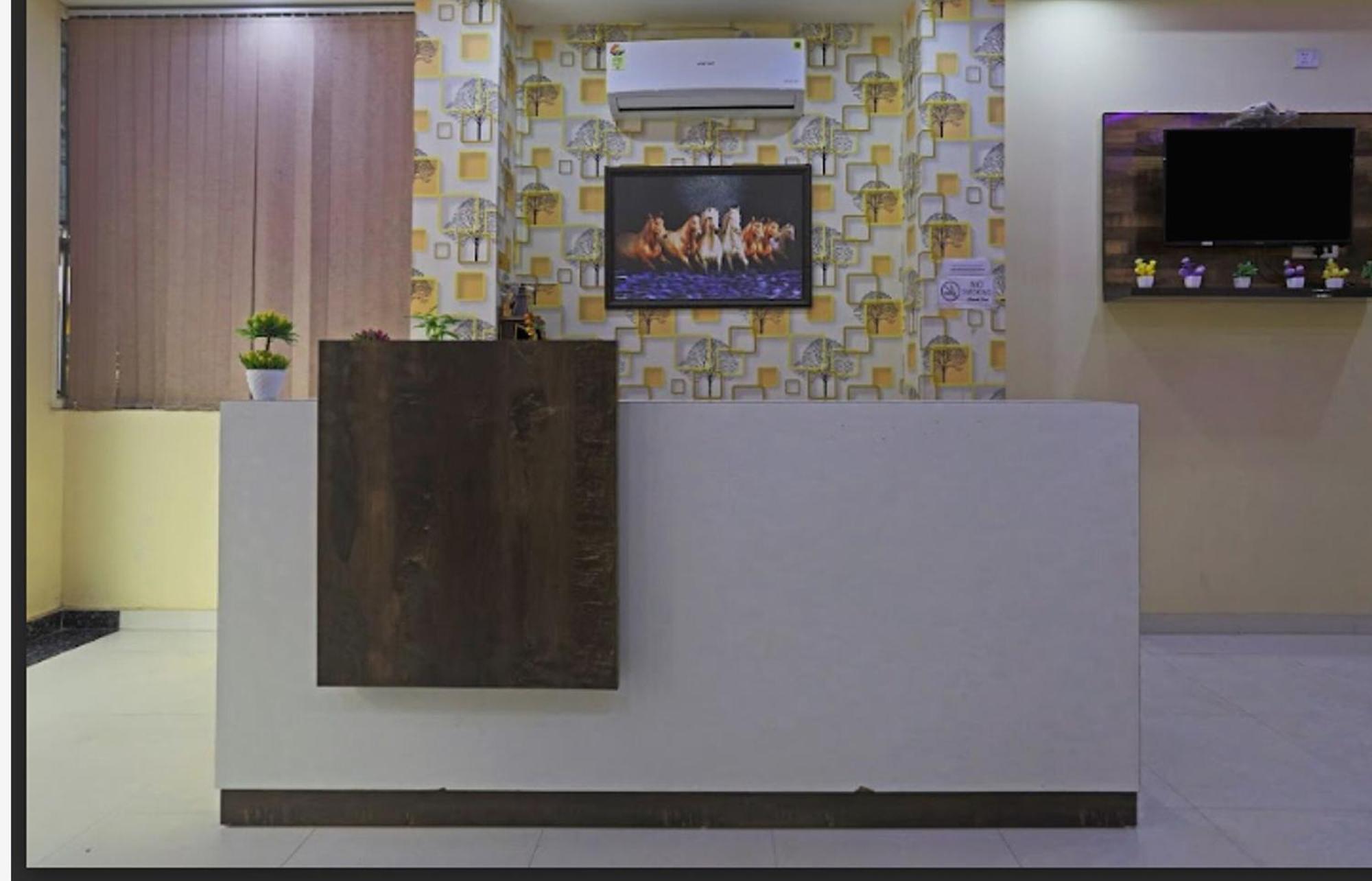 Hotel O Urban Wings New Delhi Luaran gambar